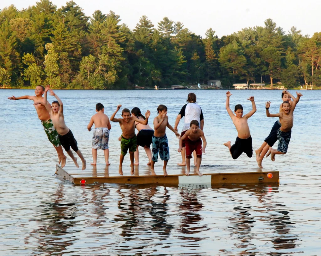 group-of-kids-jump-into-lake-6359009 2